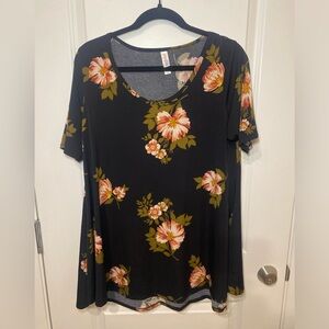 LulaRoe Black with floral print perfect t T shirt